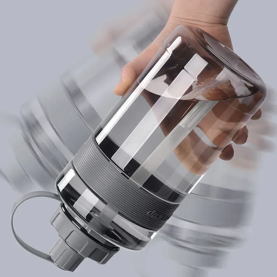 2 Liter Big Water Bottle with Straw  4