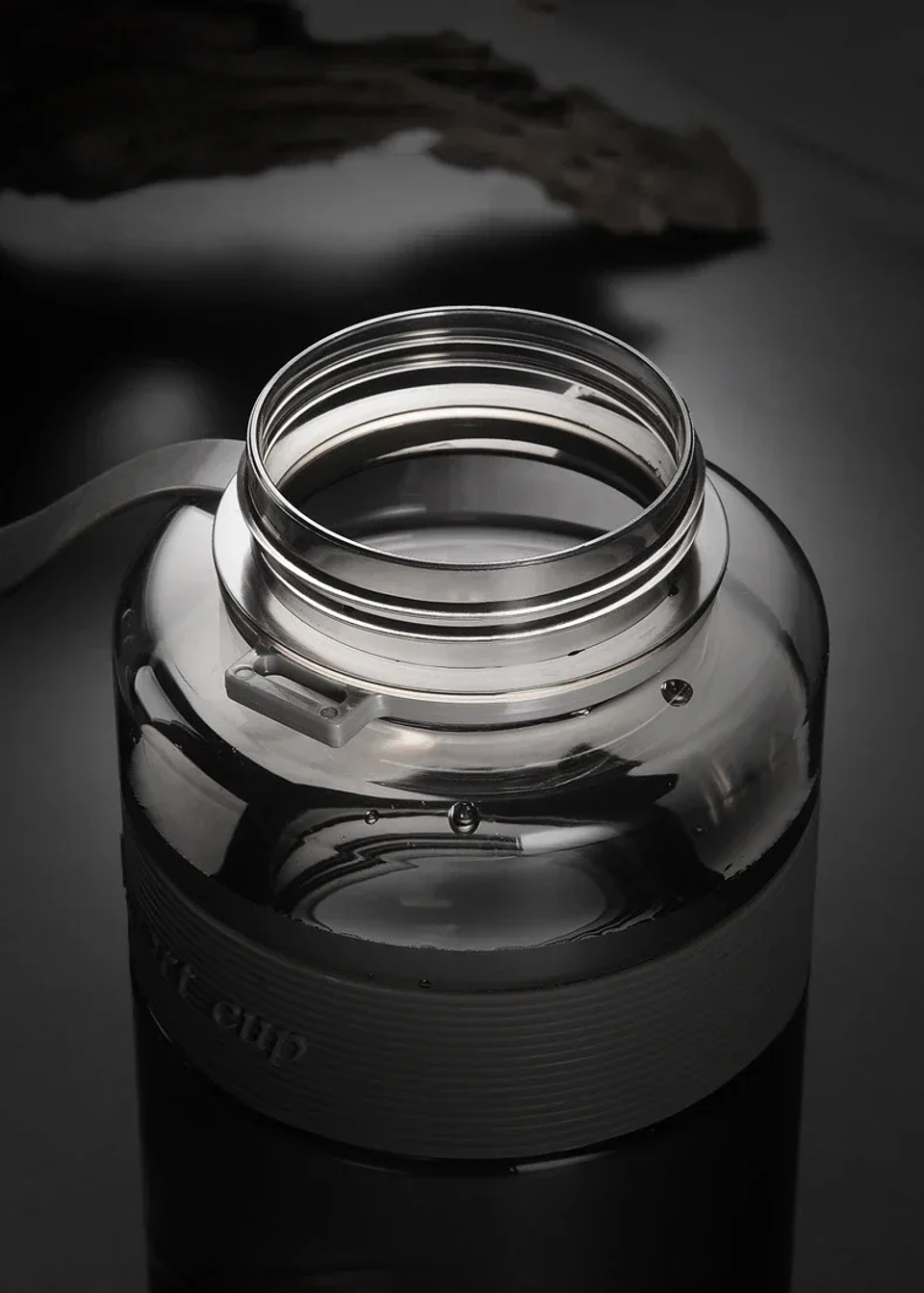 2 Liter Big Water Bottle with Straw  11