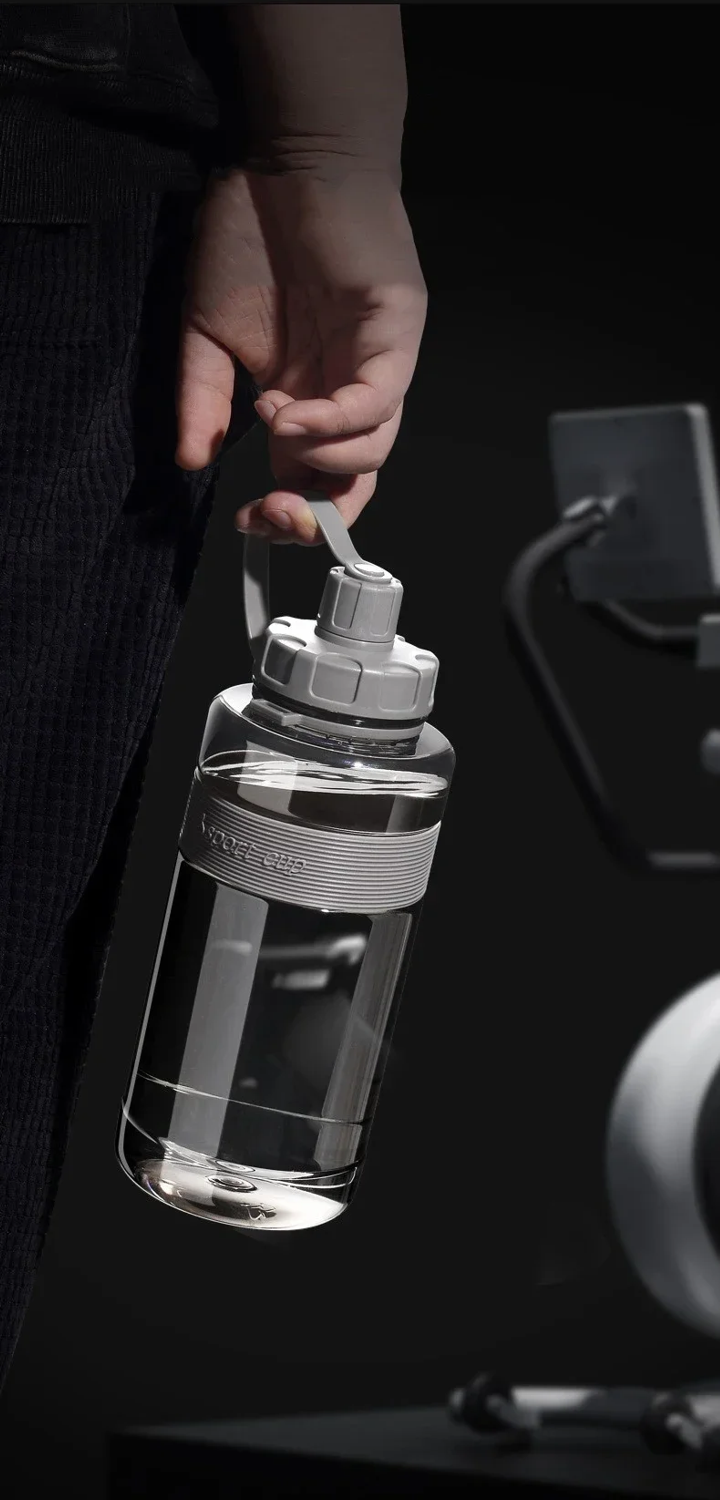 2 Liter Big Water Bottle with Straw  13