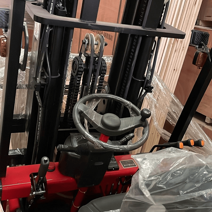 Grúa Horquilla Eléctrica 3.0 Ton Mástil Triple 4.5mt 6