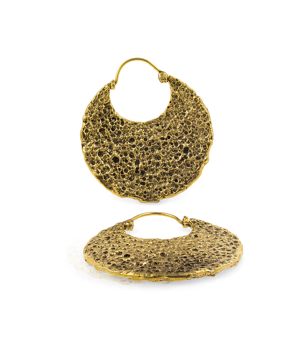 Brass hangers texturizados