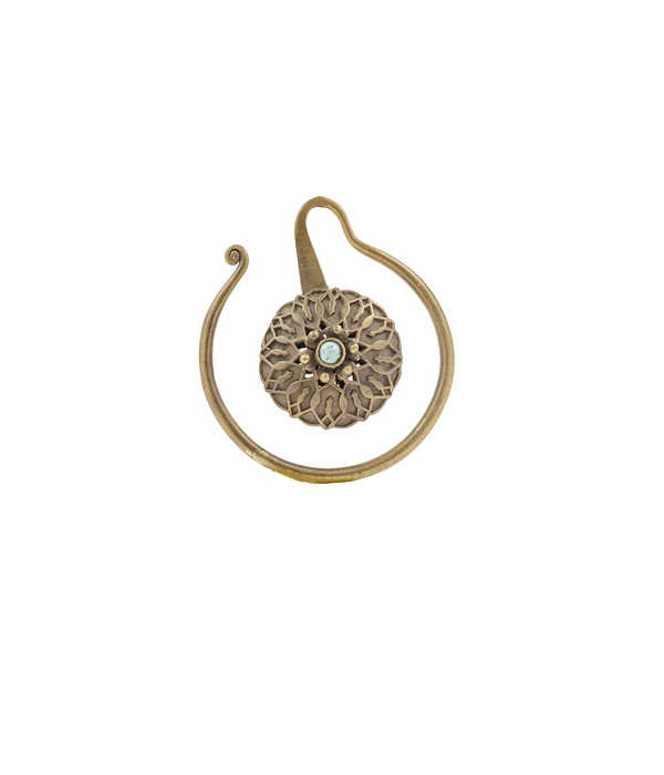 Brass hangers con con cascabel y piedra turquesa