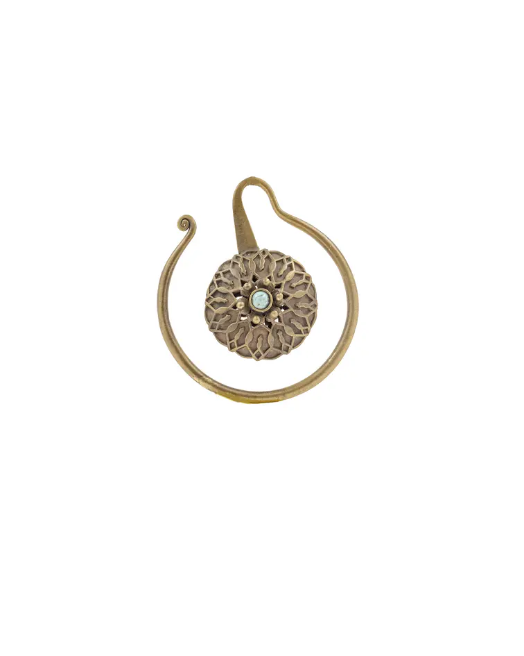 Brass hangers con con cascabel y piedra turquesa