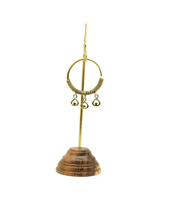 Brass hangers con colgantes de corazones