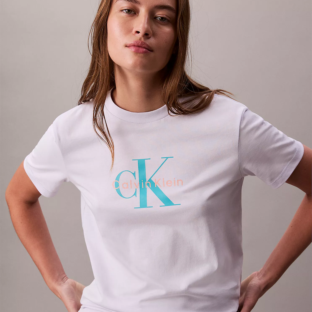CK CAMISETA MONOLOGO TEE LILA 1