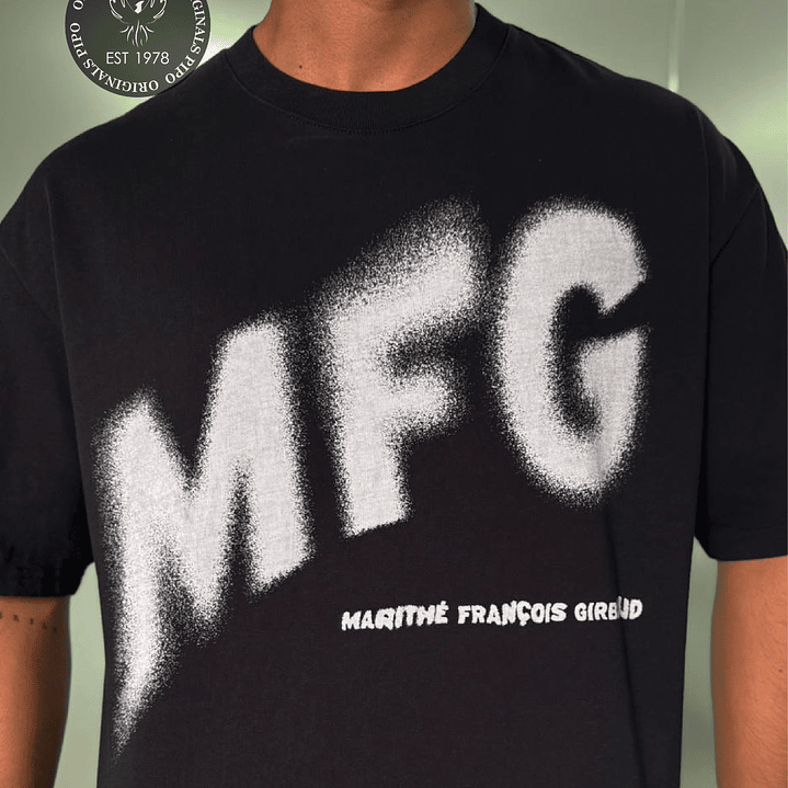 CAMISETA LE MONARQUÉ GRAF BLACK  2