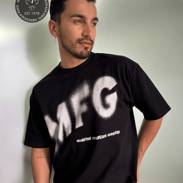 CAMISETA LE MONARQUÉ GRAF BLACK  1