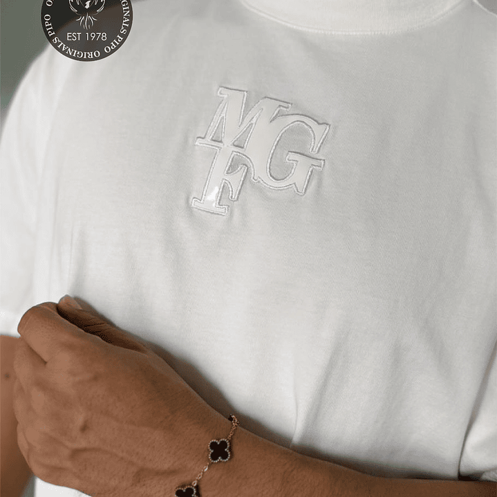 CAMISETA LE MONARQUÉ CREMA  3