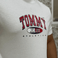 TH CAMISETA TOMMY ATHLETICS WHITE - Miniatura 2