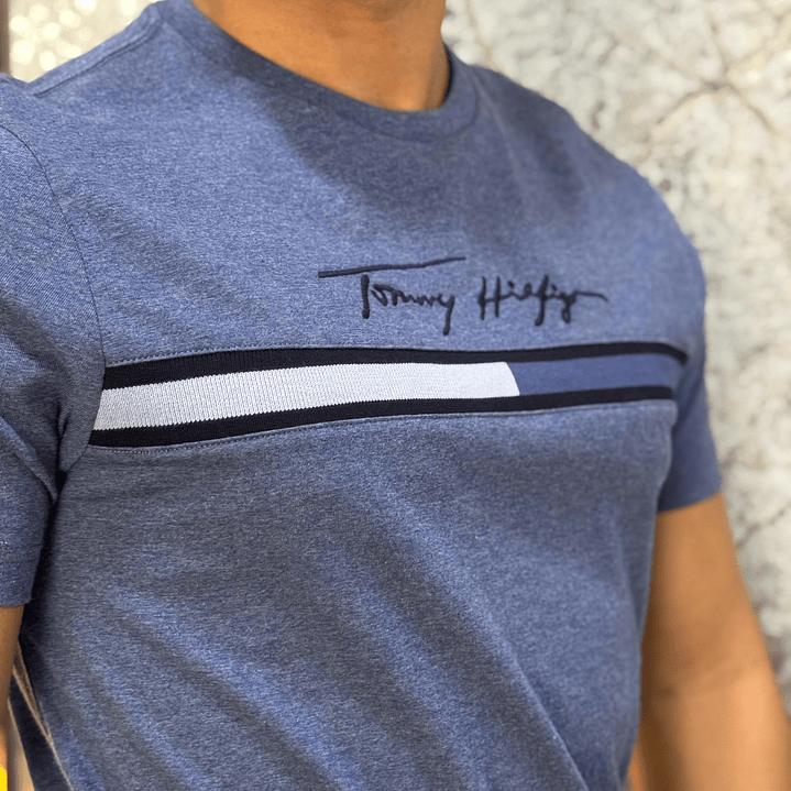 BANDERA TOMMY FIRMA AZUL MARINO 3