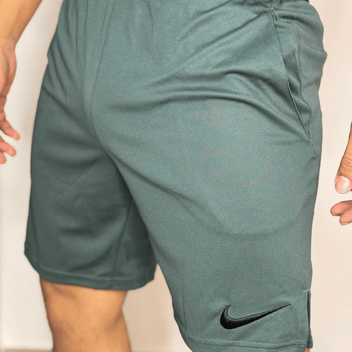 PANTALONETA NIKE STANDARD FIT VERDE 3