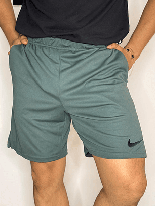 PANTALONETA NIKE STANDARD FIT VERDE