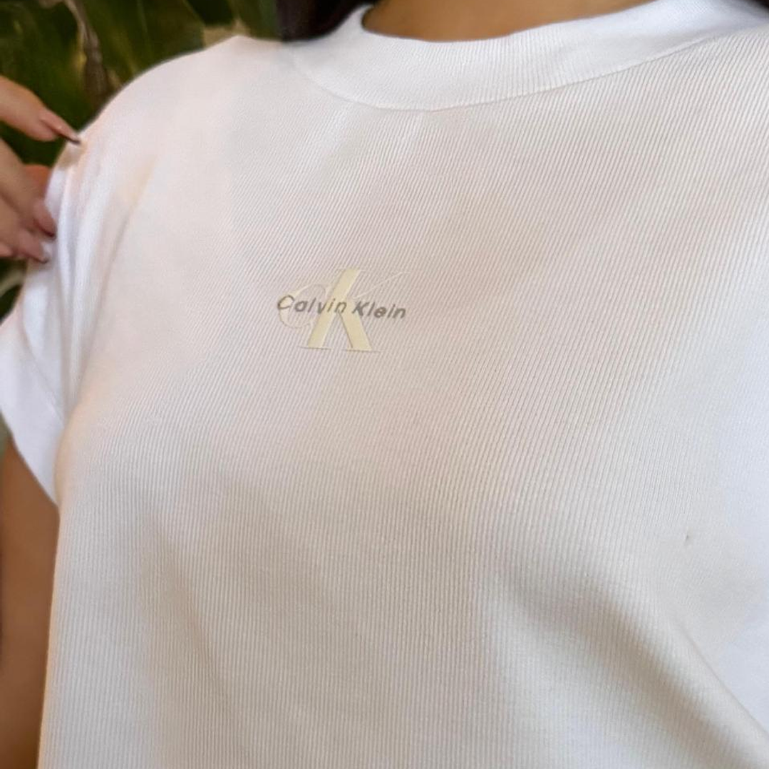 CK CAMISETA BABY TEE WHITE 2