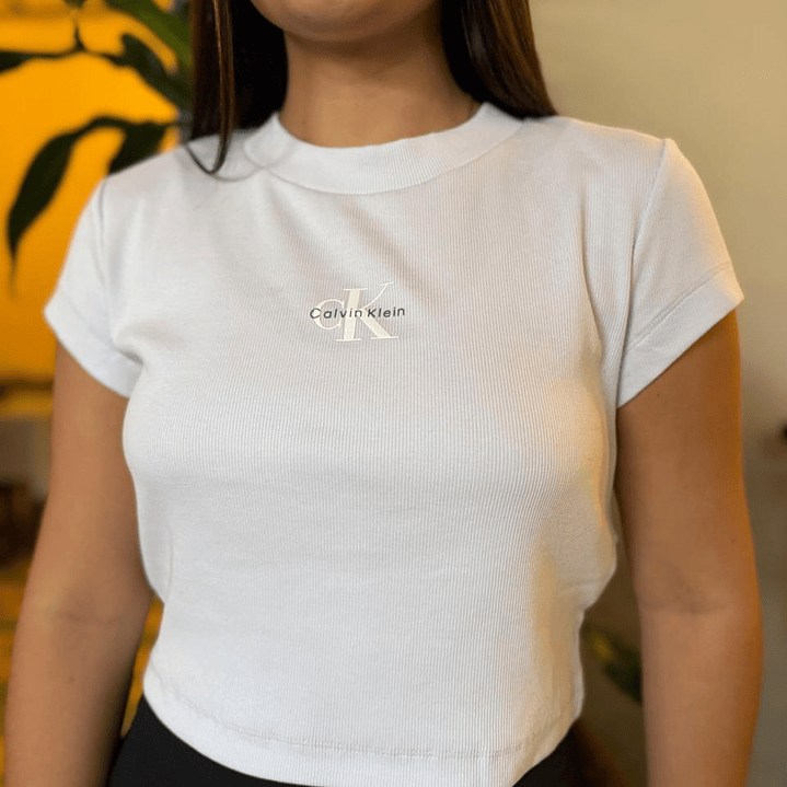 CK CAMISETA BABY TEE LILA 2