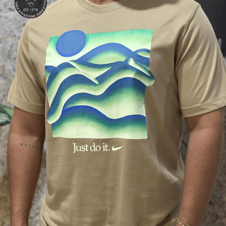 CAMISETA NIKE PARACHUTE 3