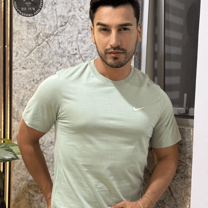 CAMISETA NIKE BÁSICA GREEN 1