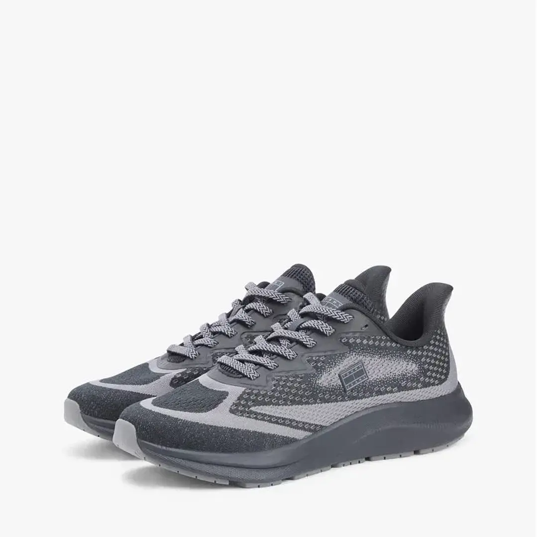 TH RUNNER KNITTED BLACK 1