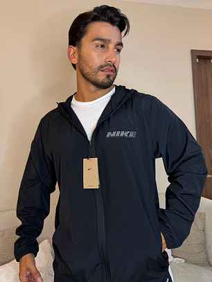 CHAQUETA NIKE DEPORTIVA FORM