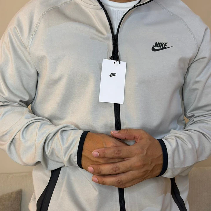 CHAQUETA NIKE TCH  4