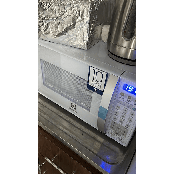 Horno Microondas 17L Electrolux EMDO17S3GSLUW. 9