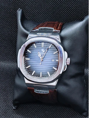 Relógio Quartz Masculino em Aço Inóxidável e Couro - Terra Mar