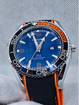 Relógio Quartz Masculino em Aço Inóxidável 316L e Silicone Reforçado. 
