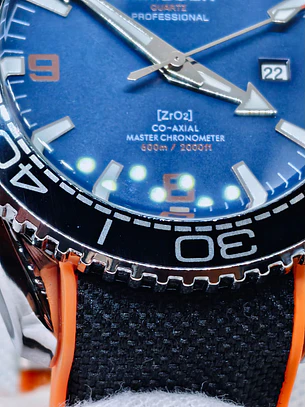 Relógio Quartz Masculino em Aço Inóxidável 316L e Silicone Reforçado. 