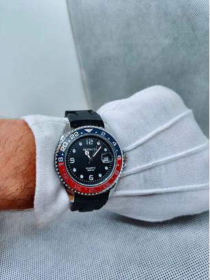 Relógio Quartz Masculino em Aço Inóxidável e Silicone. 