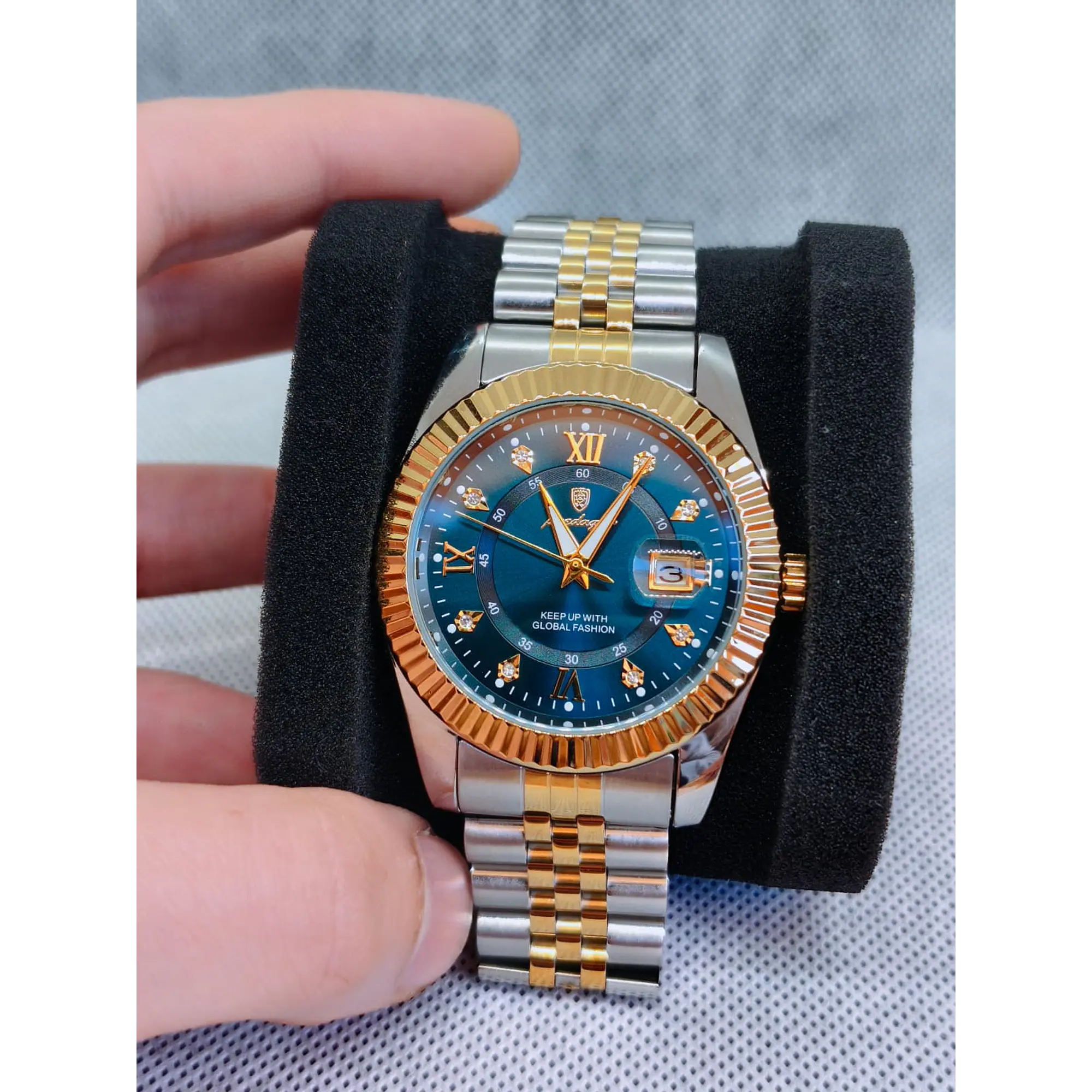 Relógio Luxuoso em aço 316 L Prata e Dourado sobre Azul. 1