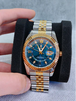 Relógio Luxuoso em aço 316 L Prata e Dourado sobre Azul.