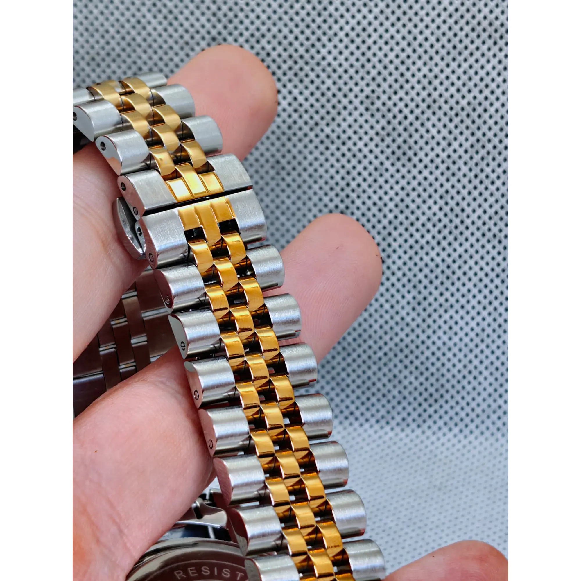 Relógio Luxuoso em aço 316 L Prata e Dourado sobre Azul. 4