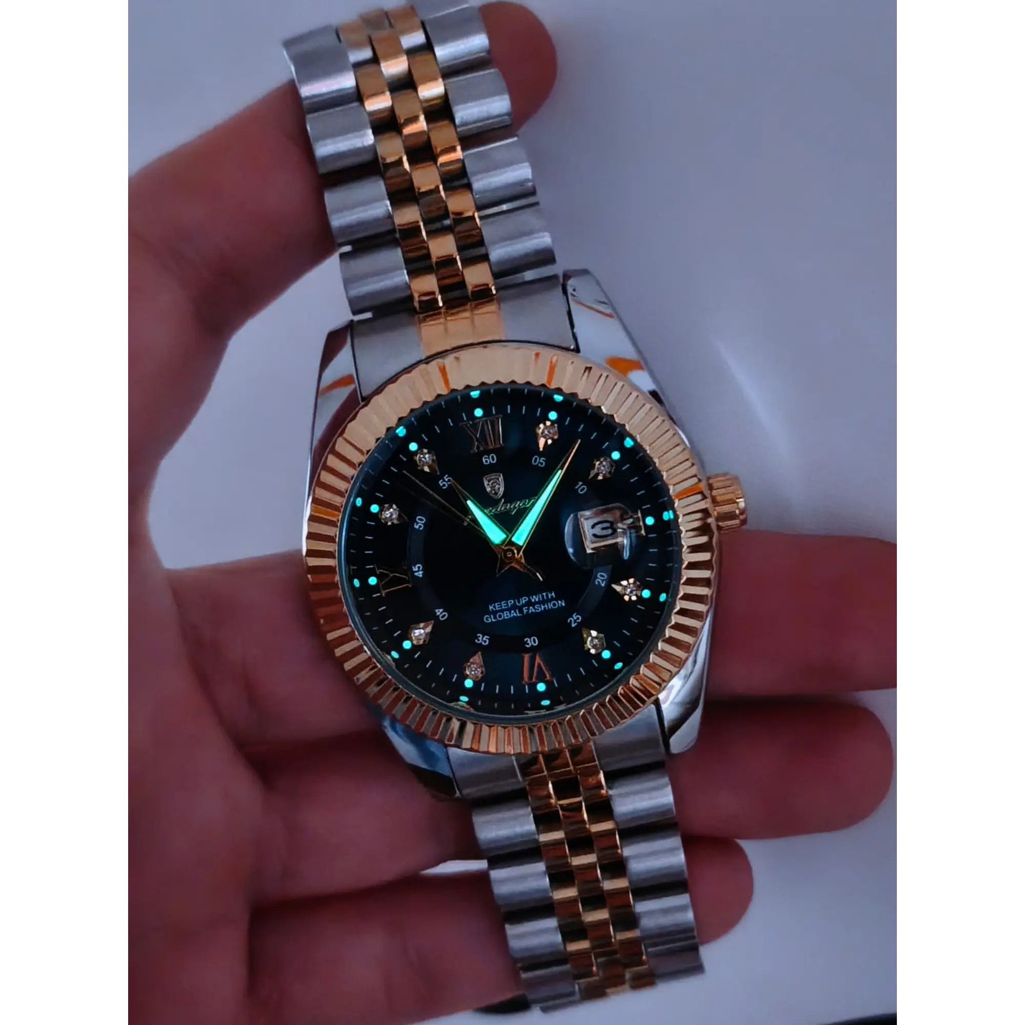 Relógio Luxuoso em aço 316 L Prata e Dourado sobre Azul. 7