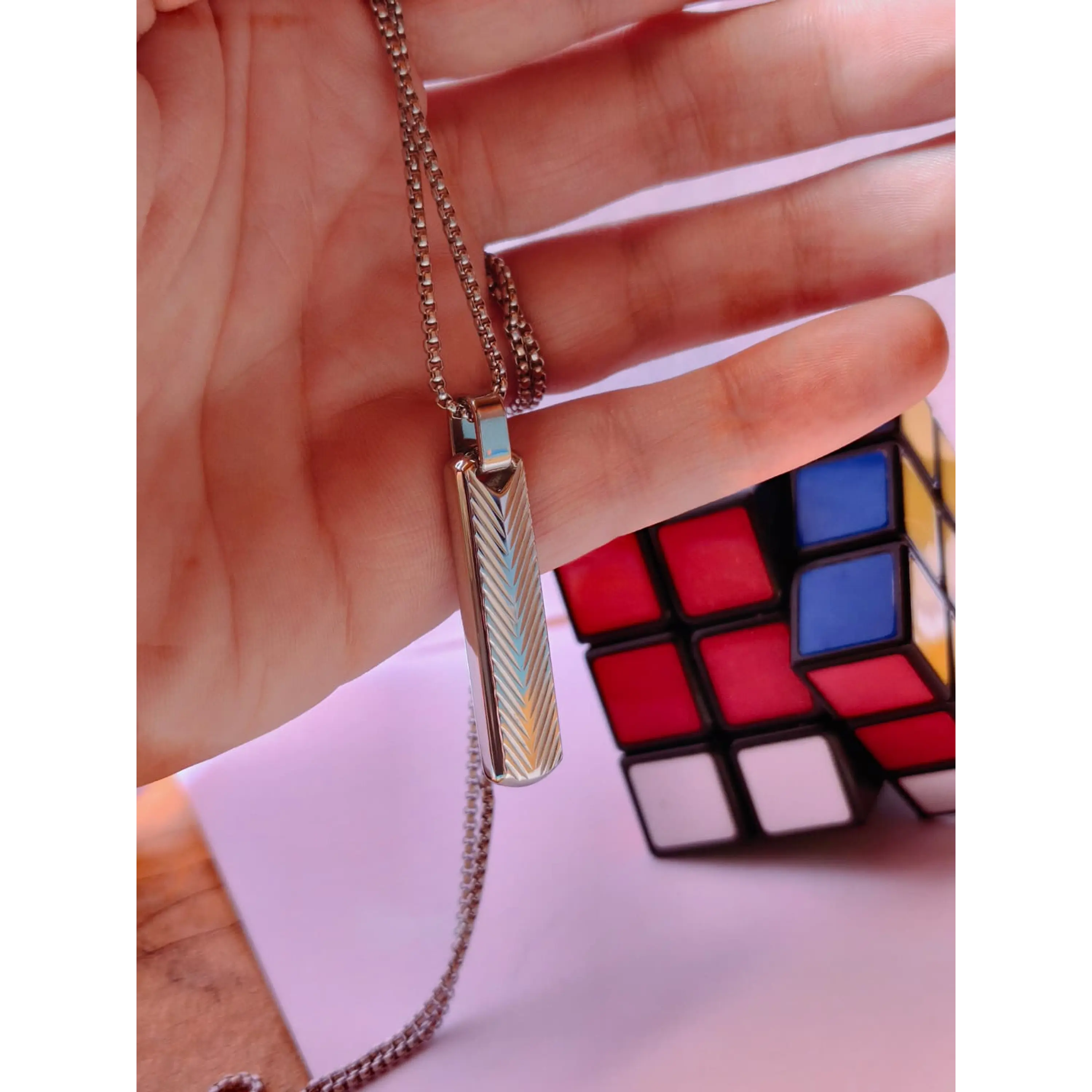 Fio Masculino com Pendente Texturado Chevron em Aço Cirúrgico – Prateado 6