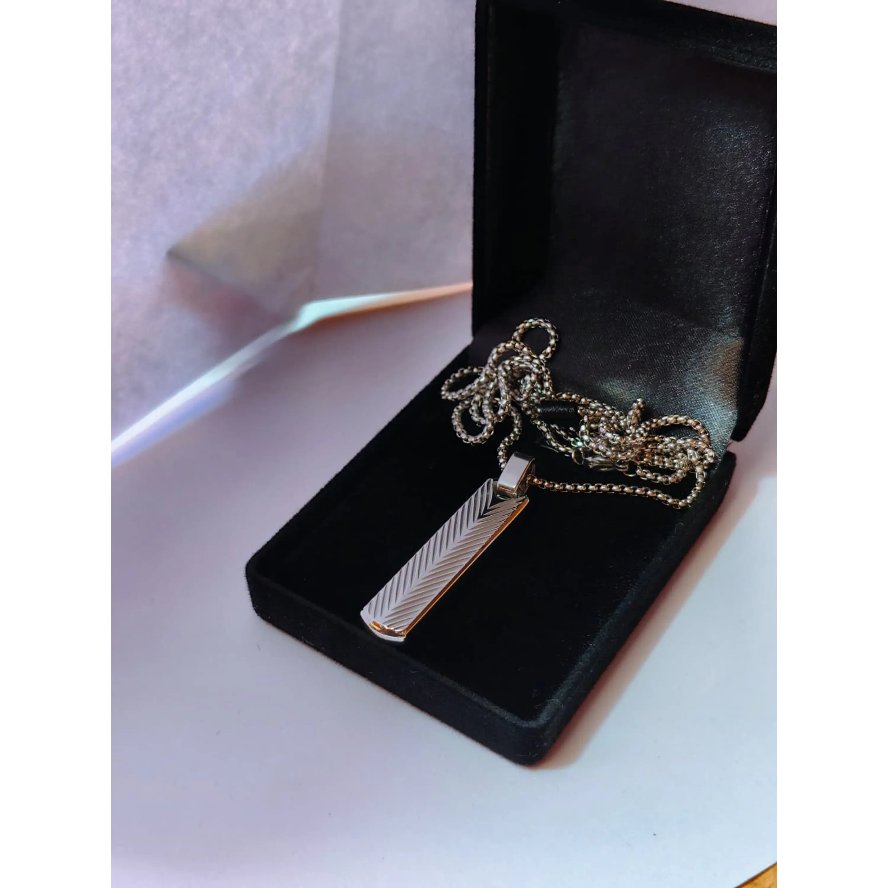 Fio Masculino com Pendente Texturado Chevron em Aço Cirúrgico – Prateado 8