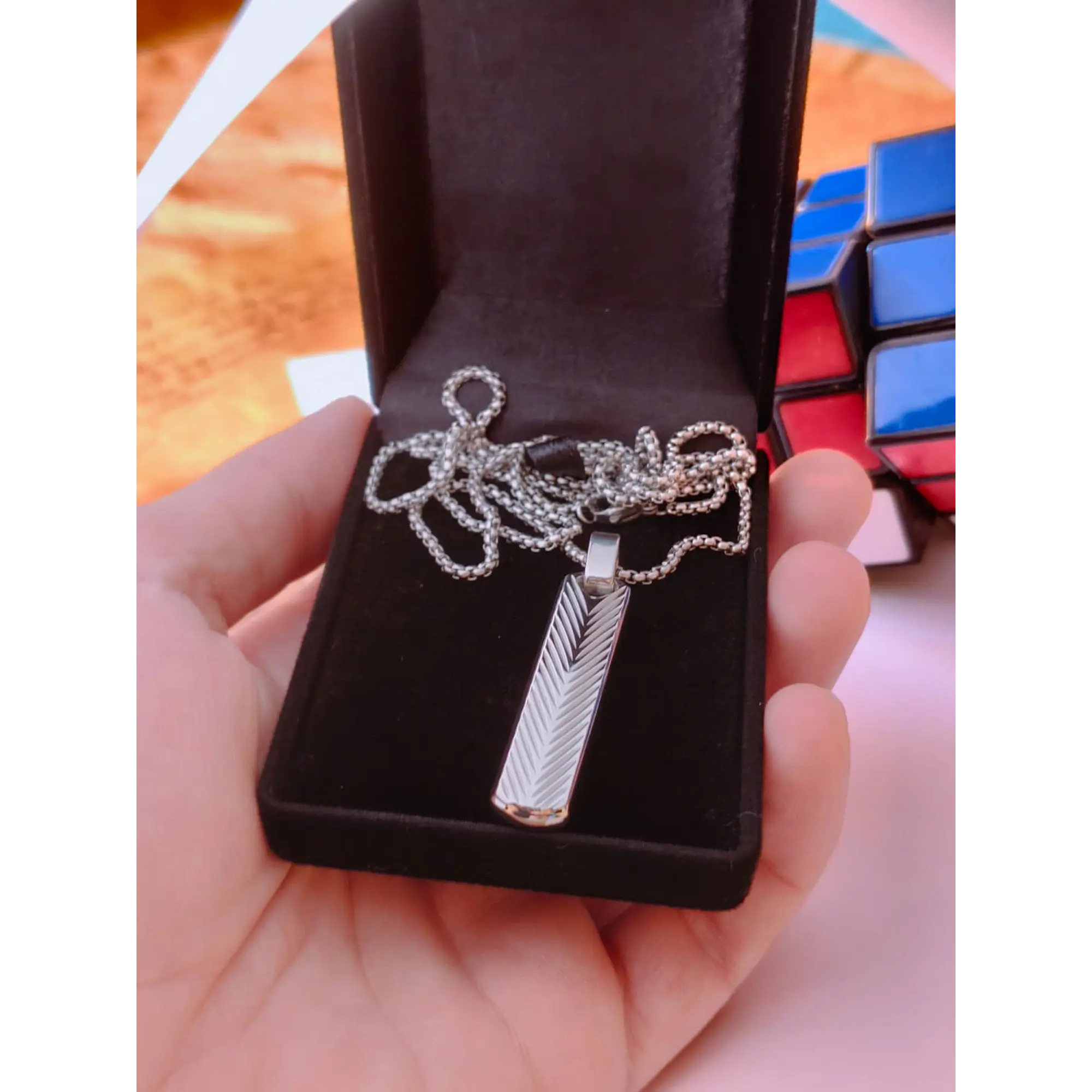 Fio Masculino com Pendente Texturado Chevron em Aço Cirúrgico – Prateado 9