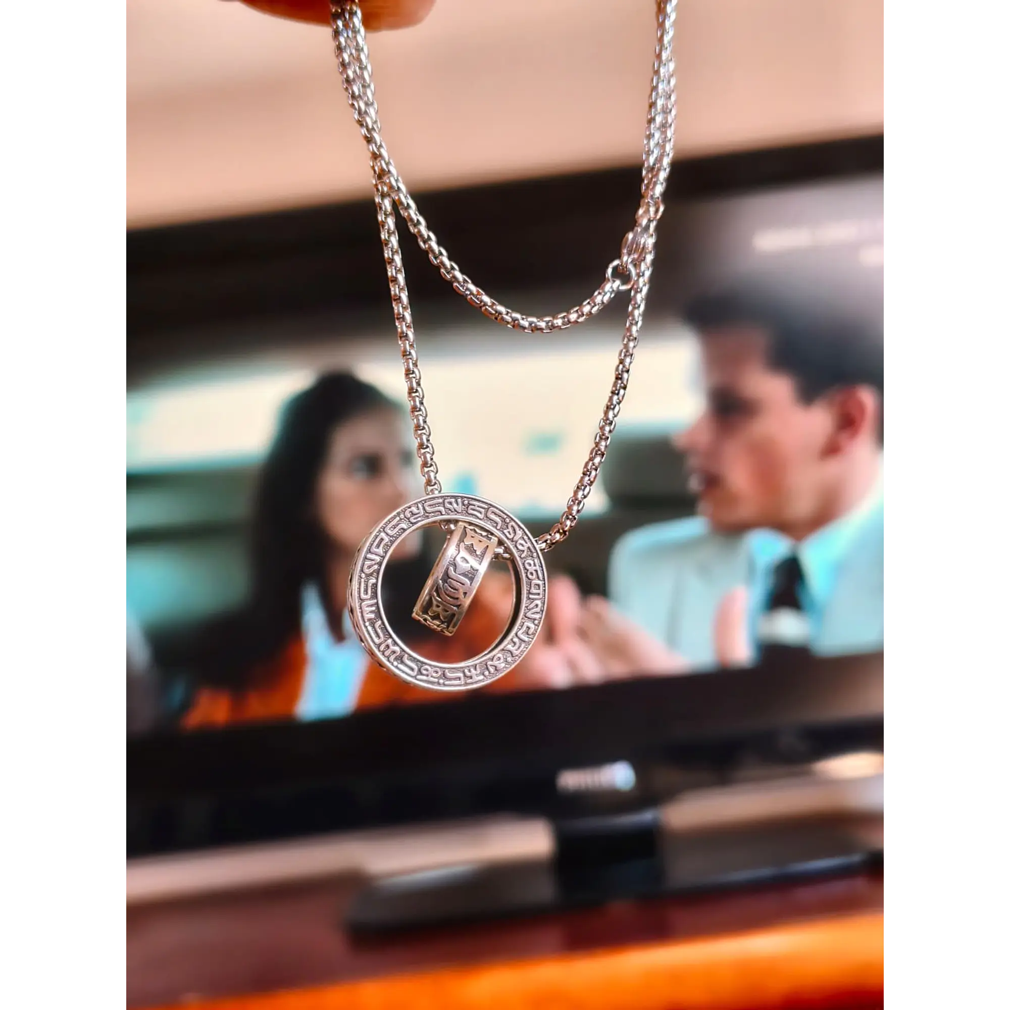 Collier double anneau pour homme avec gravures mystiques – Argent 7