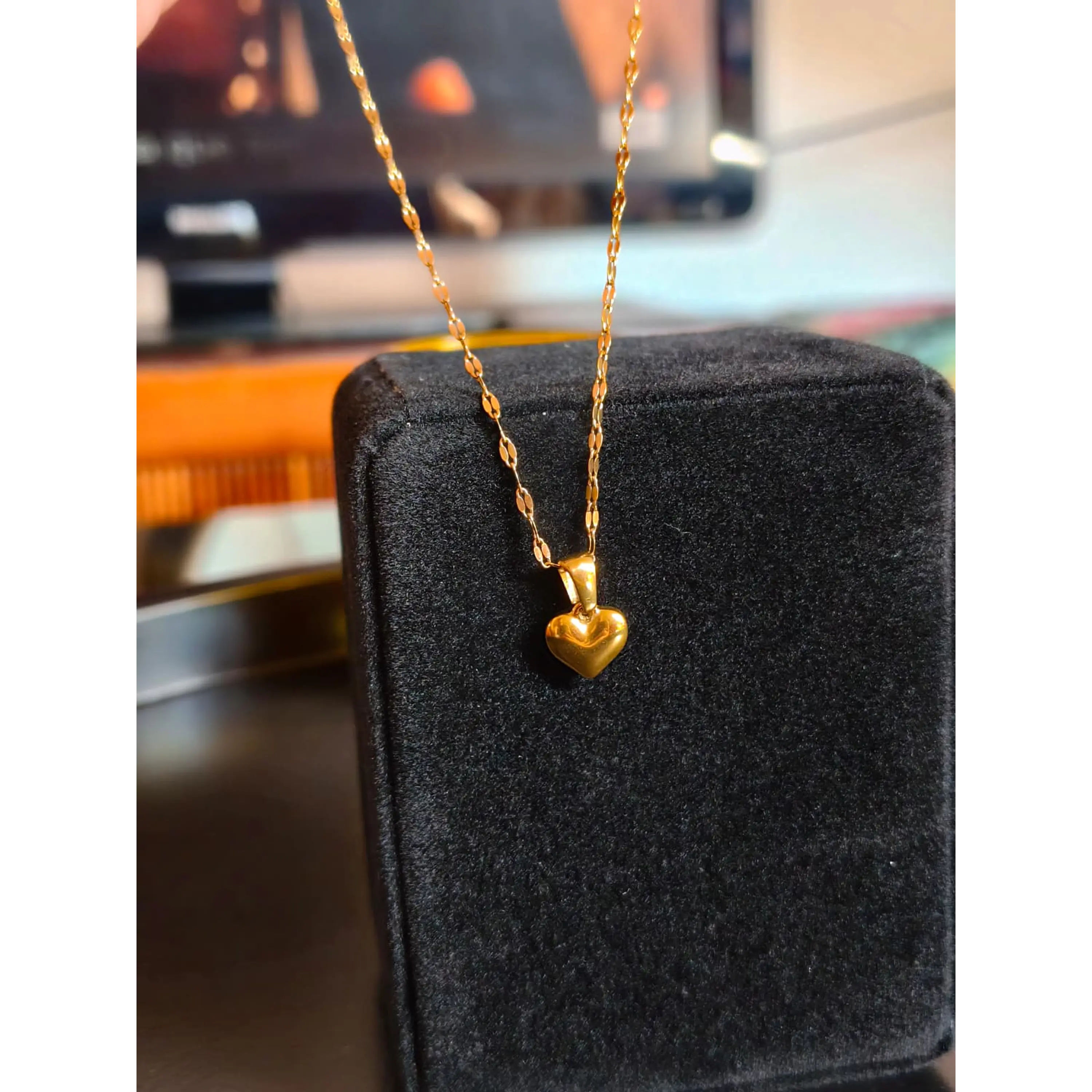 Delicate necklace with a gold heart pendant. 2