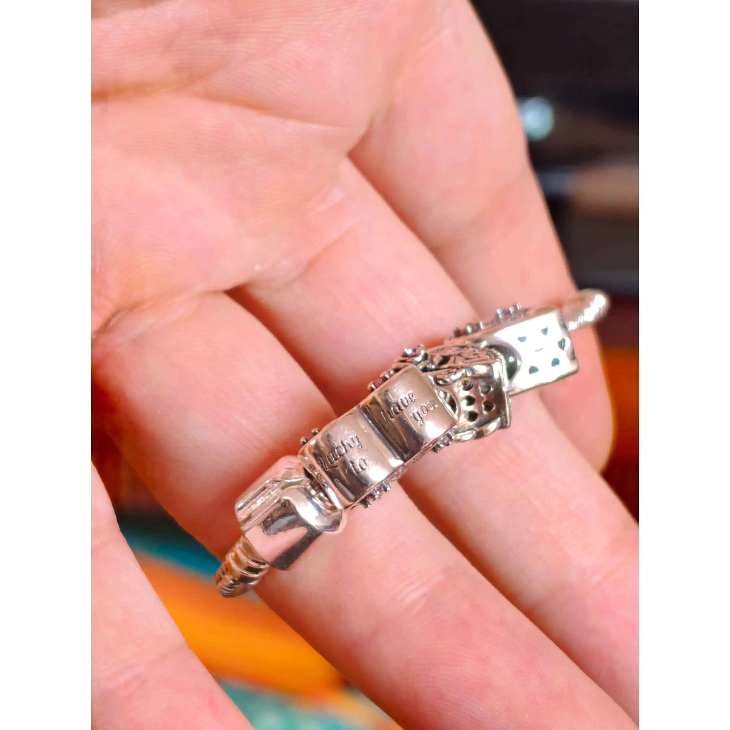Pulseira prateada  com Contas de Coração e Mensagem 