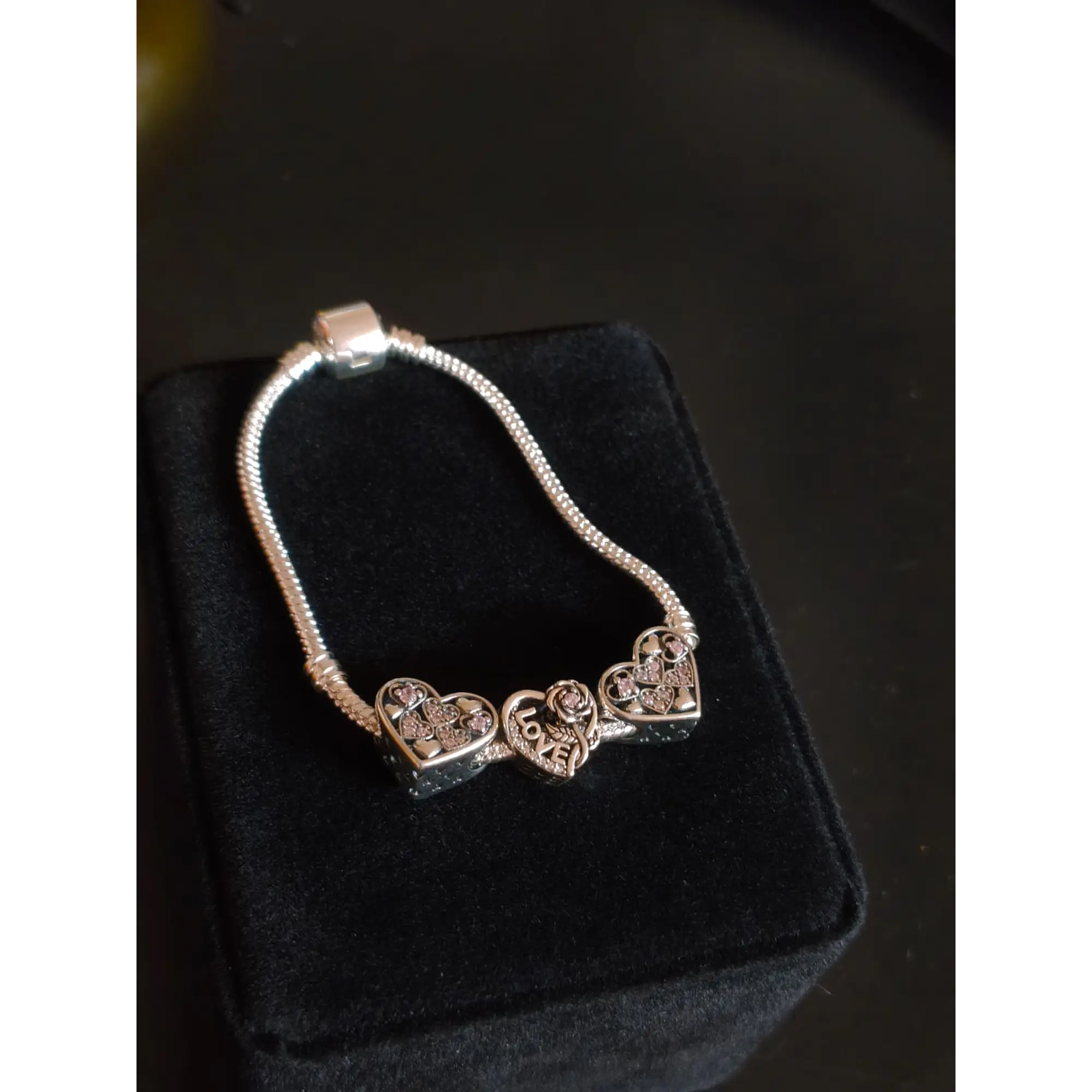 Pulseira prateada  com Contas de Coração e Mensagem 