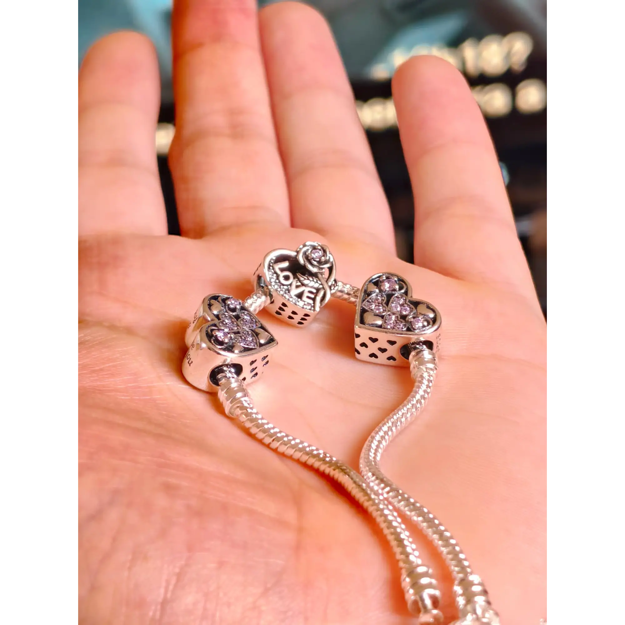 Pulseira prateada  com Contas de Coração e Mensagem 