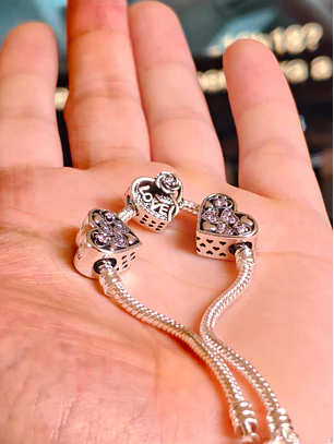Pulseira prateada  com Contas de Coração e Mensagem 