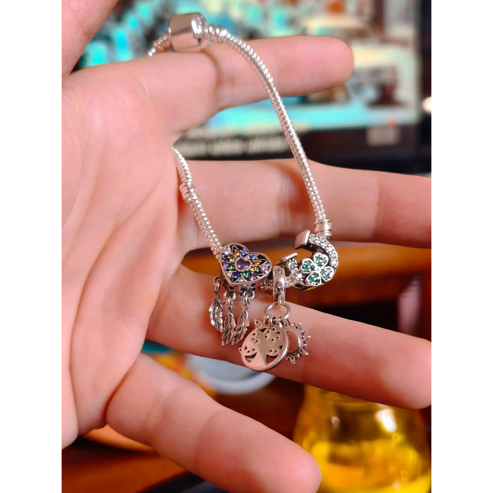 Pulseira Prateada com Charms da Sorte e Proteção 5