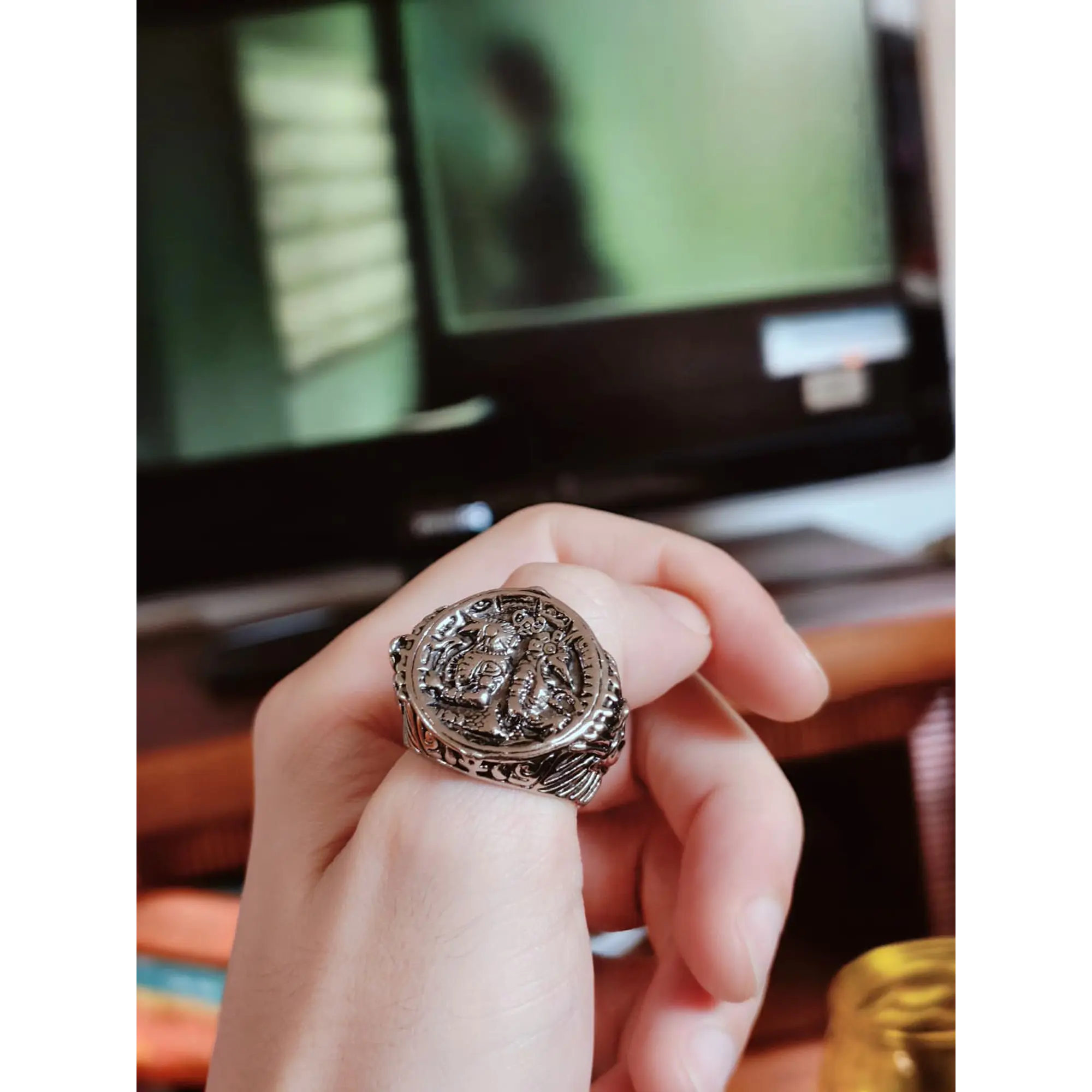 Bague flèche égyptienne vintage – Détail de pharaon et de pièce mythologique (argent vieilli) 2