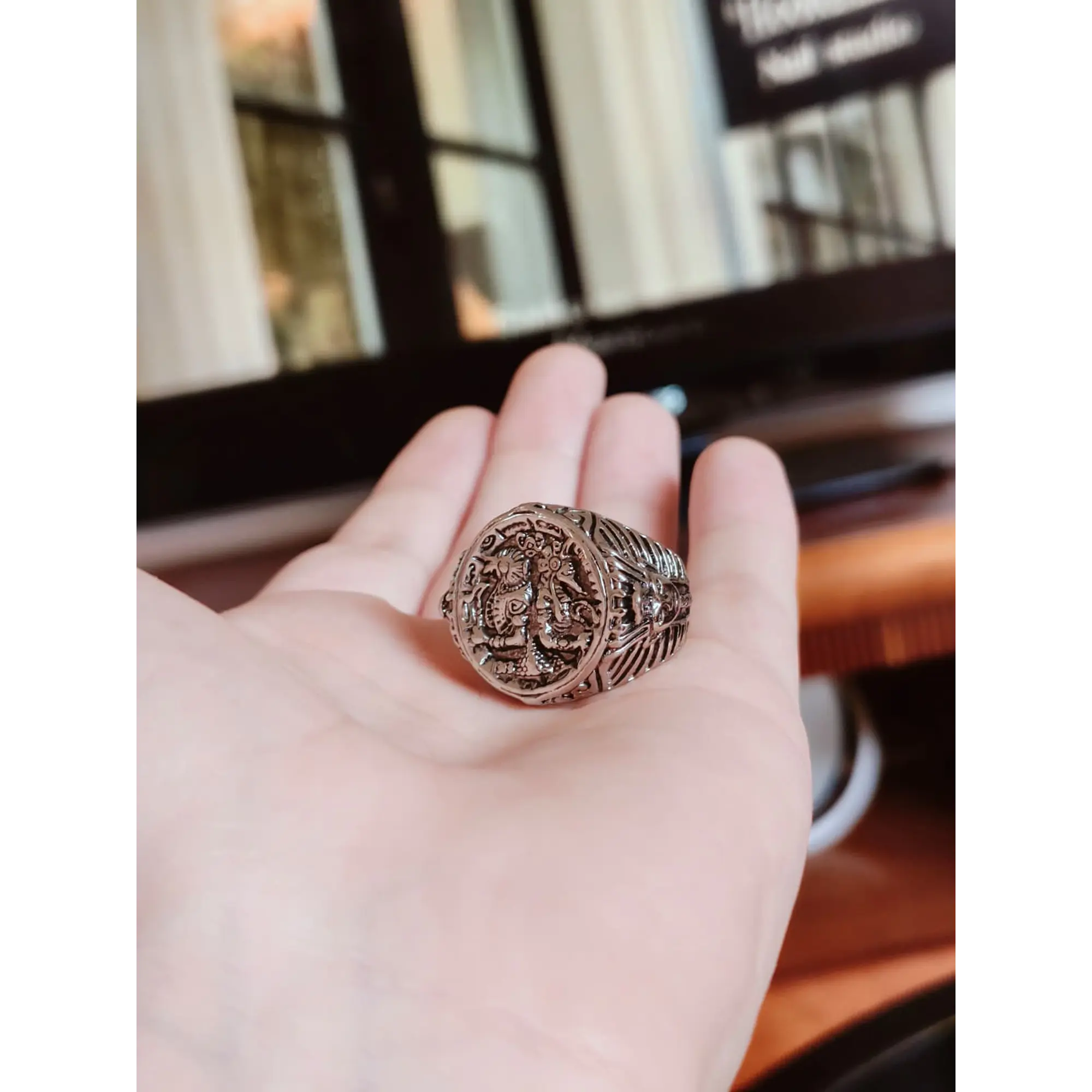 Bague flèche égyptienne vintage – Détail de pharaon et de pièce mythologique (argent vieilli) 8