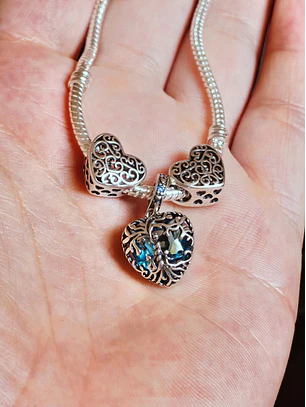 Pulseira de Prata com Charms Coração e Pendente Cristal Azul