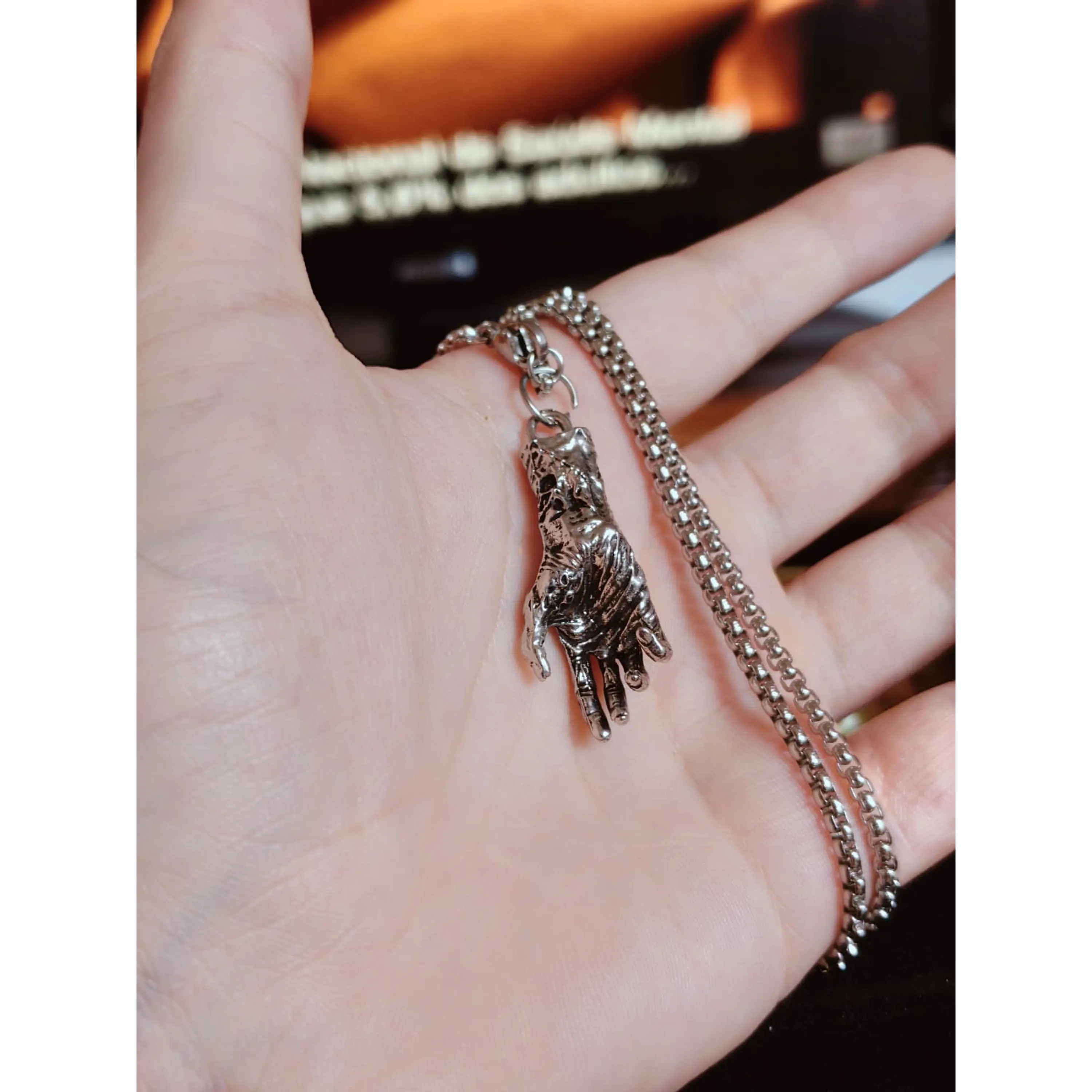 Collier avec pendentif main gothique/zombie en argent – ​​Cordon style punk/alternatif 1