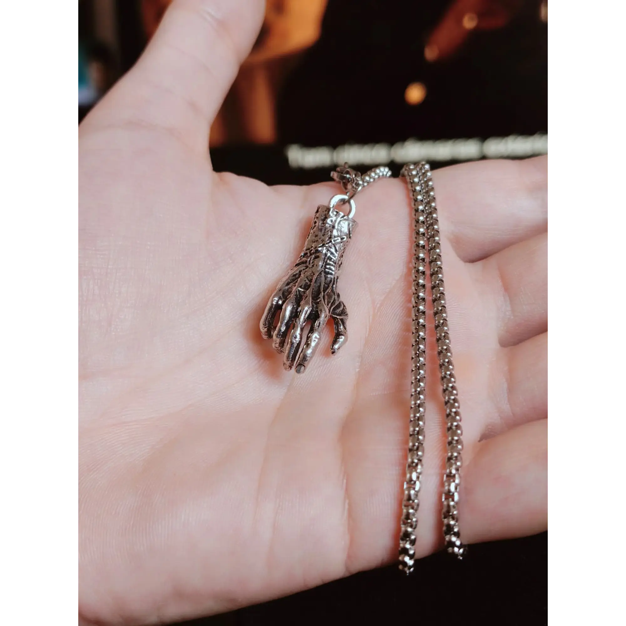 Collier avec pendentif main gothique/zombie en argent – ​​Cordon style punk/alternatif 2