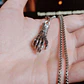 Collier avec pendentif main gothique/zombie en argent – ​​Cordon style punk/alternatif - vignette 2