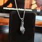 Collier avec pendentif main gothique/zombie en argent – ​​Cordon style punk/alternatif - vignette 5
