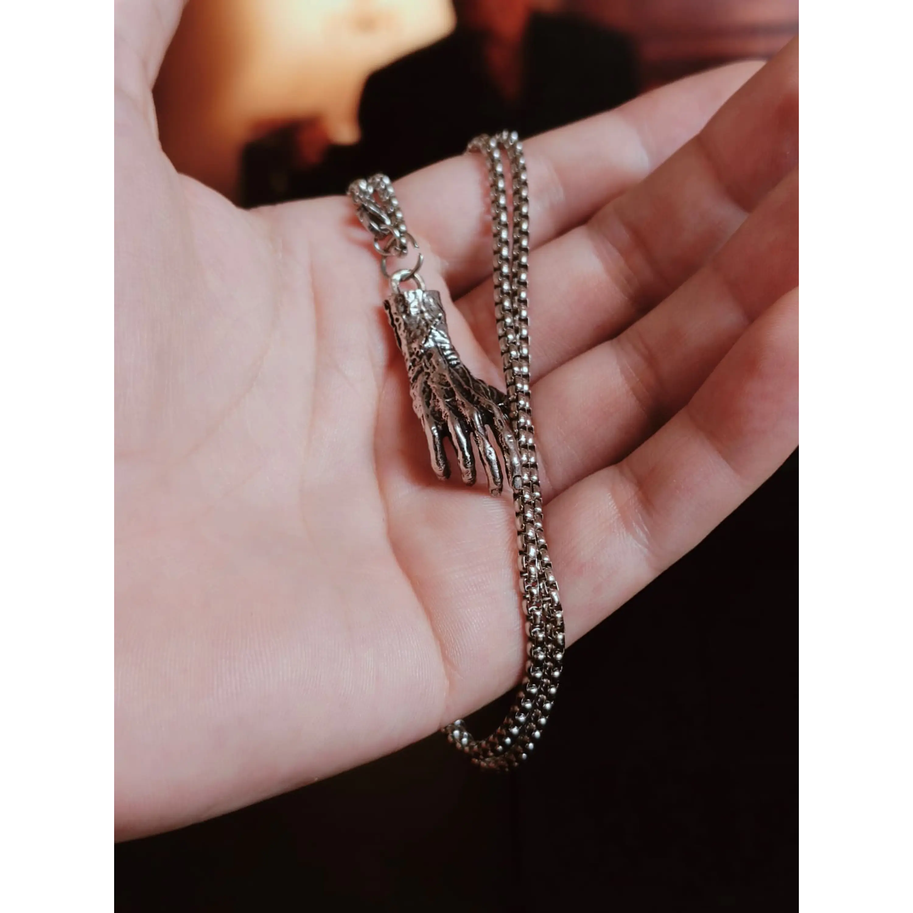 Collier avec pendentif main gothique/zombie en argent – ​​Cordon style punk/alternatif 6
